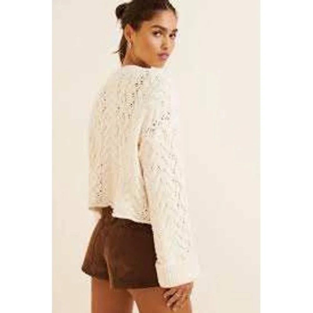 Free People Polly Cable Knit Cropped Cuffed Wrist Button Front Chunky Sweater LG